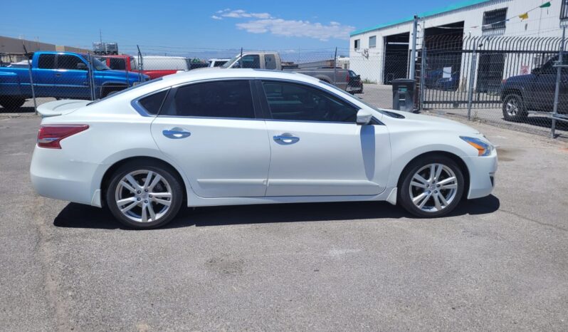 
								2013 Nissan Altima 3.5 SL Sedan 4D full									
