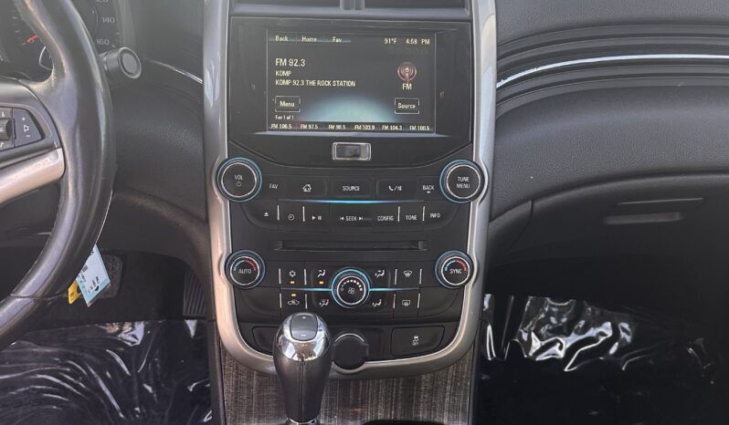 
								2015 Chevrolet Malibu LT Sedan 4D full									